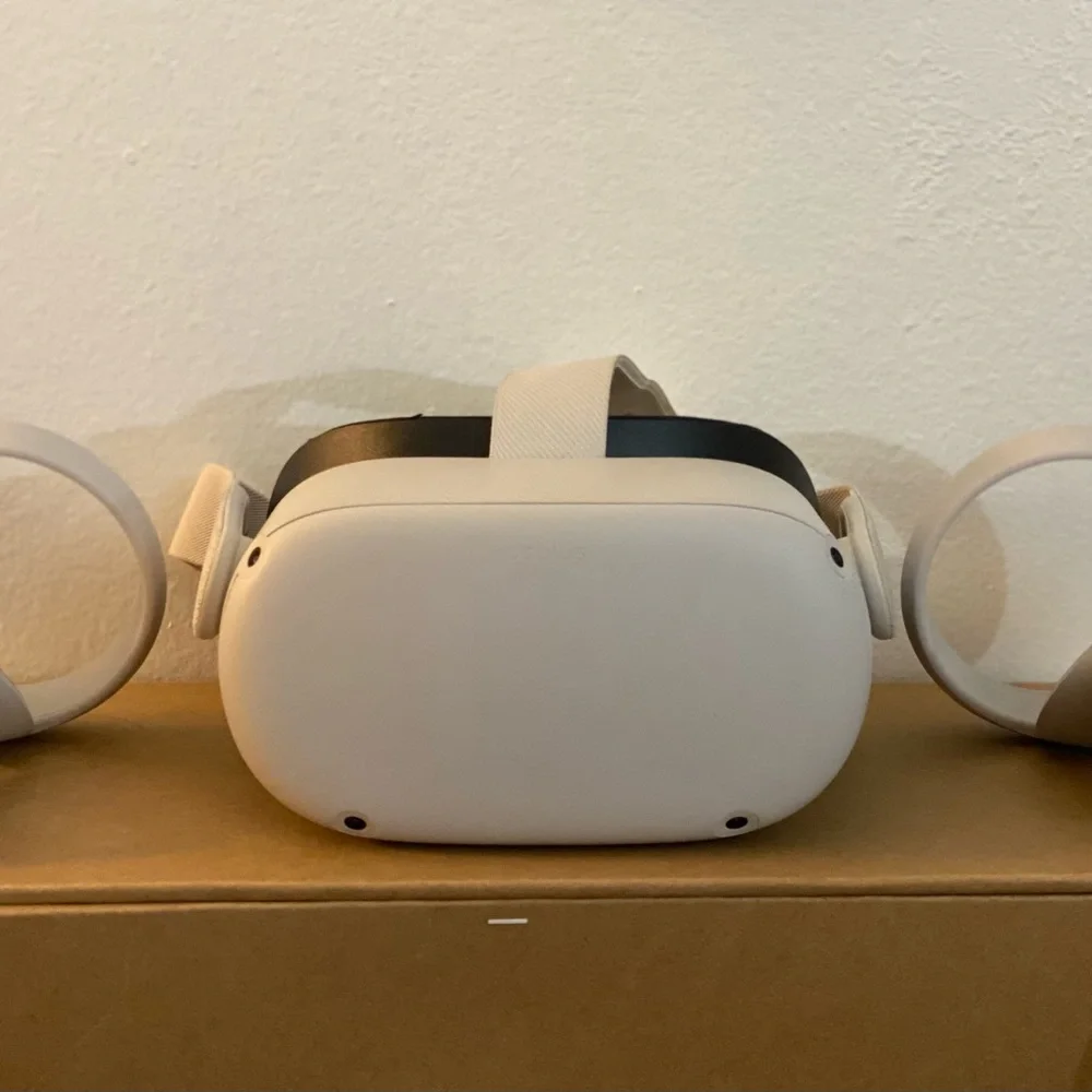 Oculus White VR Headset